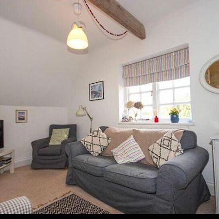 Light And Airy Central Lyme Regis Appartment With Parking Экстерьер фото